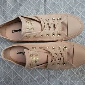 Mono pink Converse